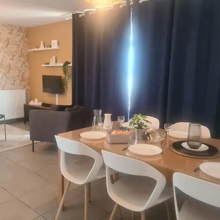 De 4 Avec Terrasse De 150 M2 Et Parking Privé *