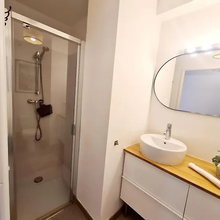 De 4 Avec Terrasse De 150 M2 Et Parking Prive Apartman *