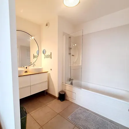 Apartman De 4 Avec Terrasse De 150 M2 Et Parking Prive *