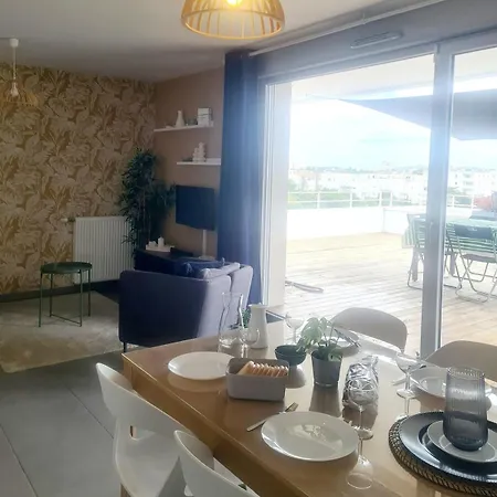 Daire De 4 Avec Terrasse De 150 M2 Et Parking Prive *