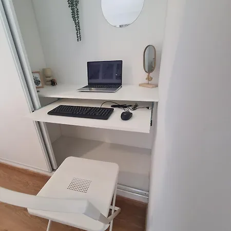 Daire De 4 Avec Terrasse De 150 M2 Et Parking Prive *