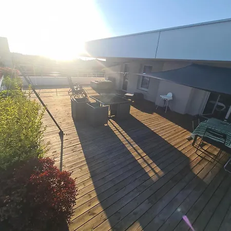 De 4 Avec Terrasse De 150 M2 Et Parking Prive Daire