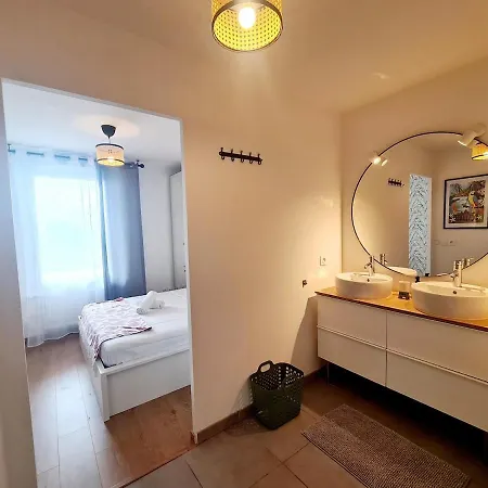 De 4 Avec Terrasse De 150 M2 Et Parking Prive Apartman *