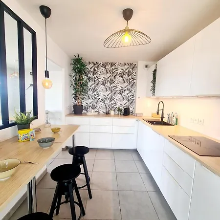 De 4 Avec Terrasse De 150 M2 Et Parking Privé