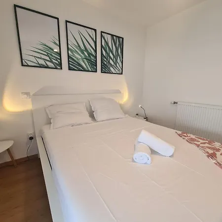 Daire De 4 Avec Terrasse De 150 M2 Et Parking Prive