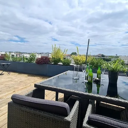De 4 Avec Terrasse De 150 M2 Et Parking Prive *