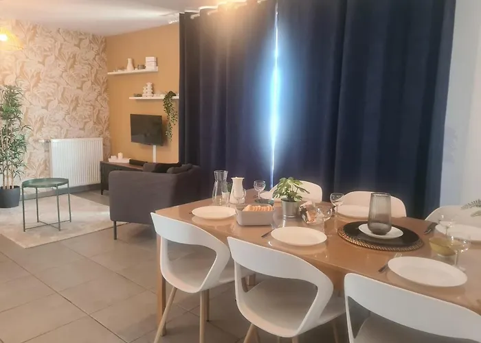 De 4 Avec Terrasse De 150 M2 Et Parking Prive *