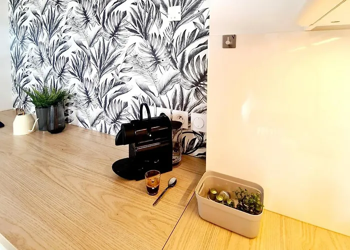 De 4 Avec Terrasse De 150 M2 Et Parking Prive *