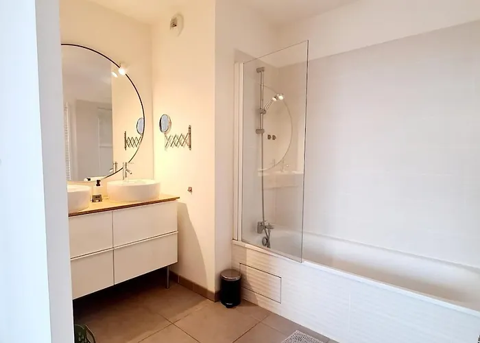 Appartement De 4 Avec Terrasse De 150 M2 Et Parking Prive *