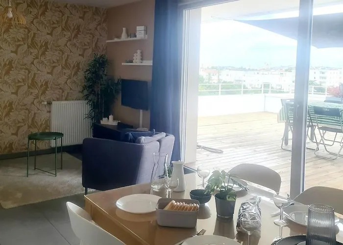 شقة De 4 Avec Terrasse De 150 M2 Et Parking Prive *