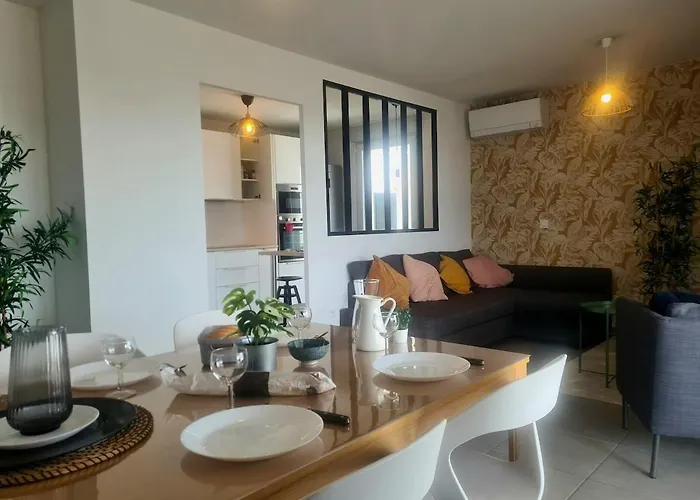 De 4 Avec Terrasse De 150 M2 Et Parking Prive *