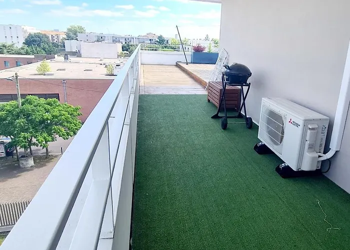 Daire De 4 Avec Terrasse De 150 M2 Et Parking Prive *