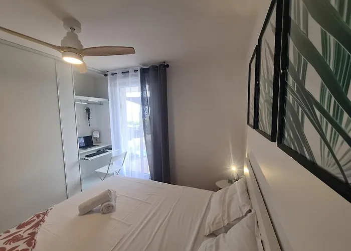 De 4 Avec Terrasse De 150 M2 Et Parking Prive Διαμέρισμα