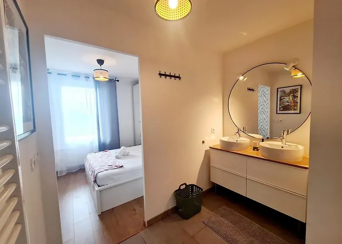 De 4 Avec Terrasse De 150 M2 Et Parking Prive Διαμέρισμα *